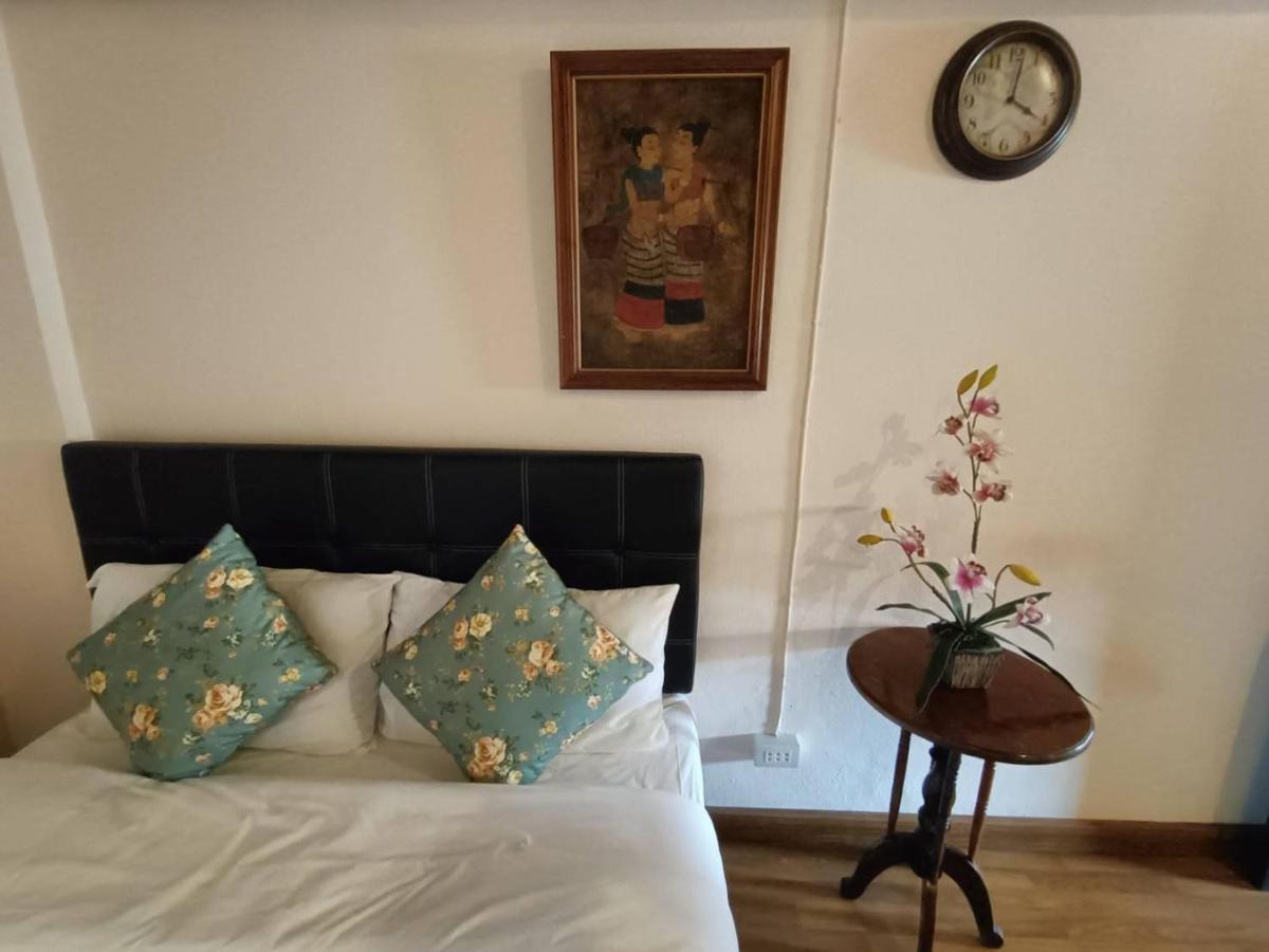 Soft Night Barzaar Hostel Chiang Mai Luaran gambar